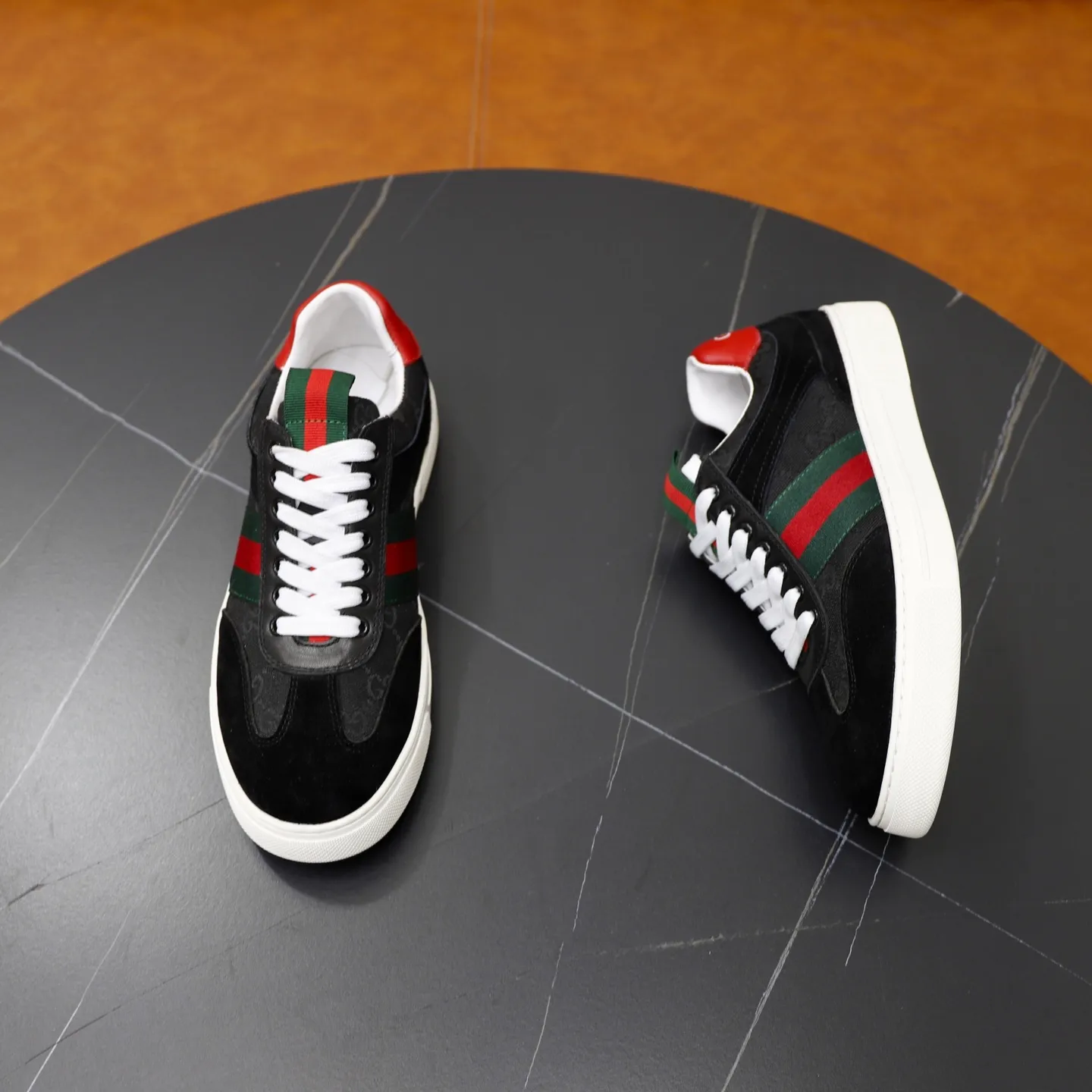 Ex-factory price: 440💰🙅‍♂️🙅‍♂️🙅‍♂️ Brand: GUCCI Standard code: 38-44 (45 customized) Grade: Same as the official website Material: Original material splicing Comfortable and breathable lining Lightweight and wear-resistant sports outsole Style category: Men's fashionable casual shoes Running sneakers Distinguished luxury brand elements Top luxury Color: actual picture color